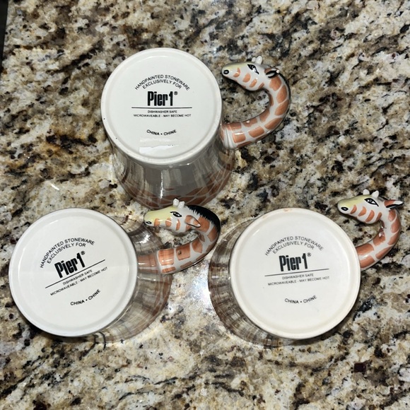 Pier 1 Imports Giraffe Handle Handle Head Neck Mug Set - Picture 9 of 12